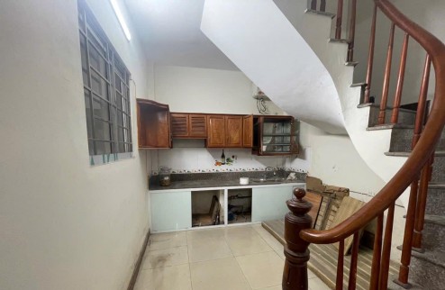Cho thuê Ở NHÓM 7 NGƯỜI nhà Ngõ oto Định Công Hạ-Hoàng Mai, DT  38m2 x 5 tầng, 3 ngủ khép kín 14 triệu
